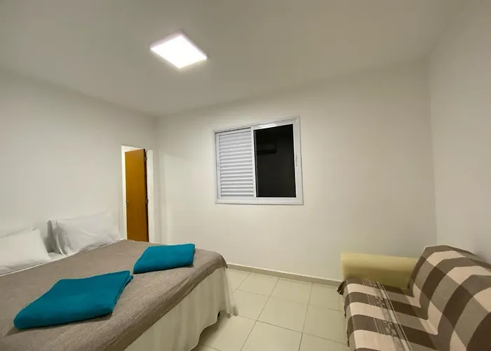 Ap à 200m da praia - até 9 pessoas Guarujá