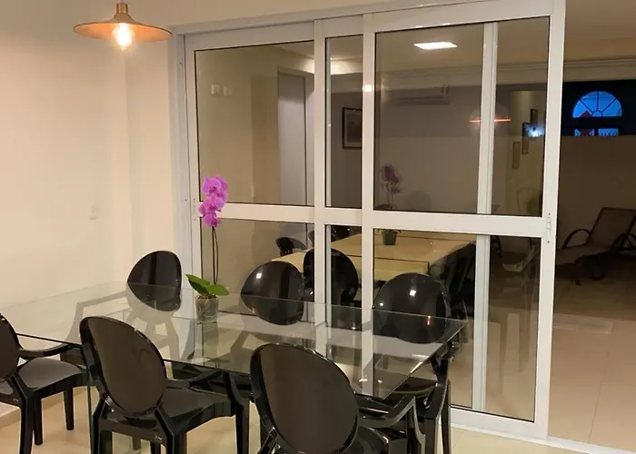Ap à 200m da praia - até 9 pessoas Guarujá